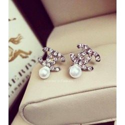 Fashionable earrings with stones and pearl