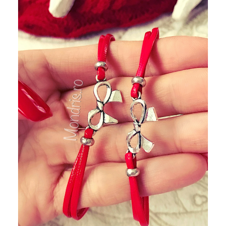 Adjustable red bracelet with knots for girls